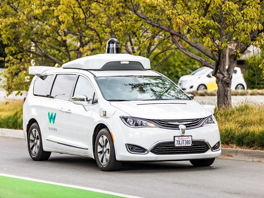 Waymo, une smart-city pour tester ses véhicules autonomes…