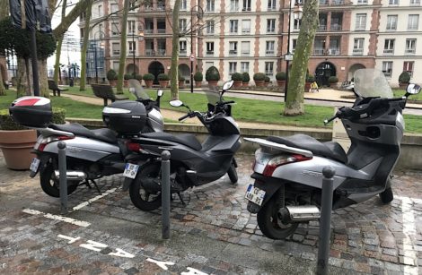 Deux et trois roues motorisés, le stationnement payant en ligne de mire !