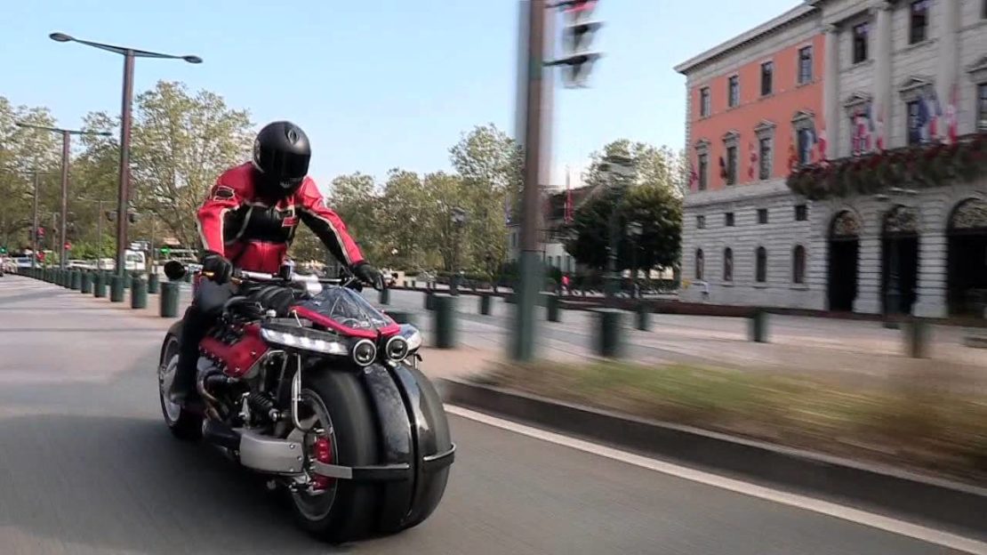 Deux motos volantes : Speeder aux États-Unis et Lazareth en France !