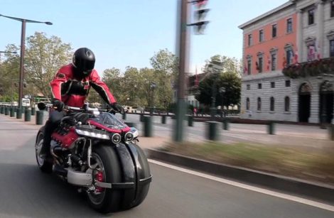 Deux motos volantes : Speeder aux États-Unis et Lazareth en France !